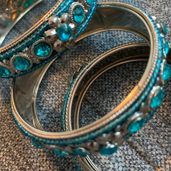 4 Bangles in Aqua (blue/green) - Picture 2 of 4